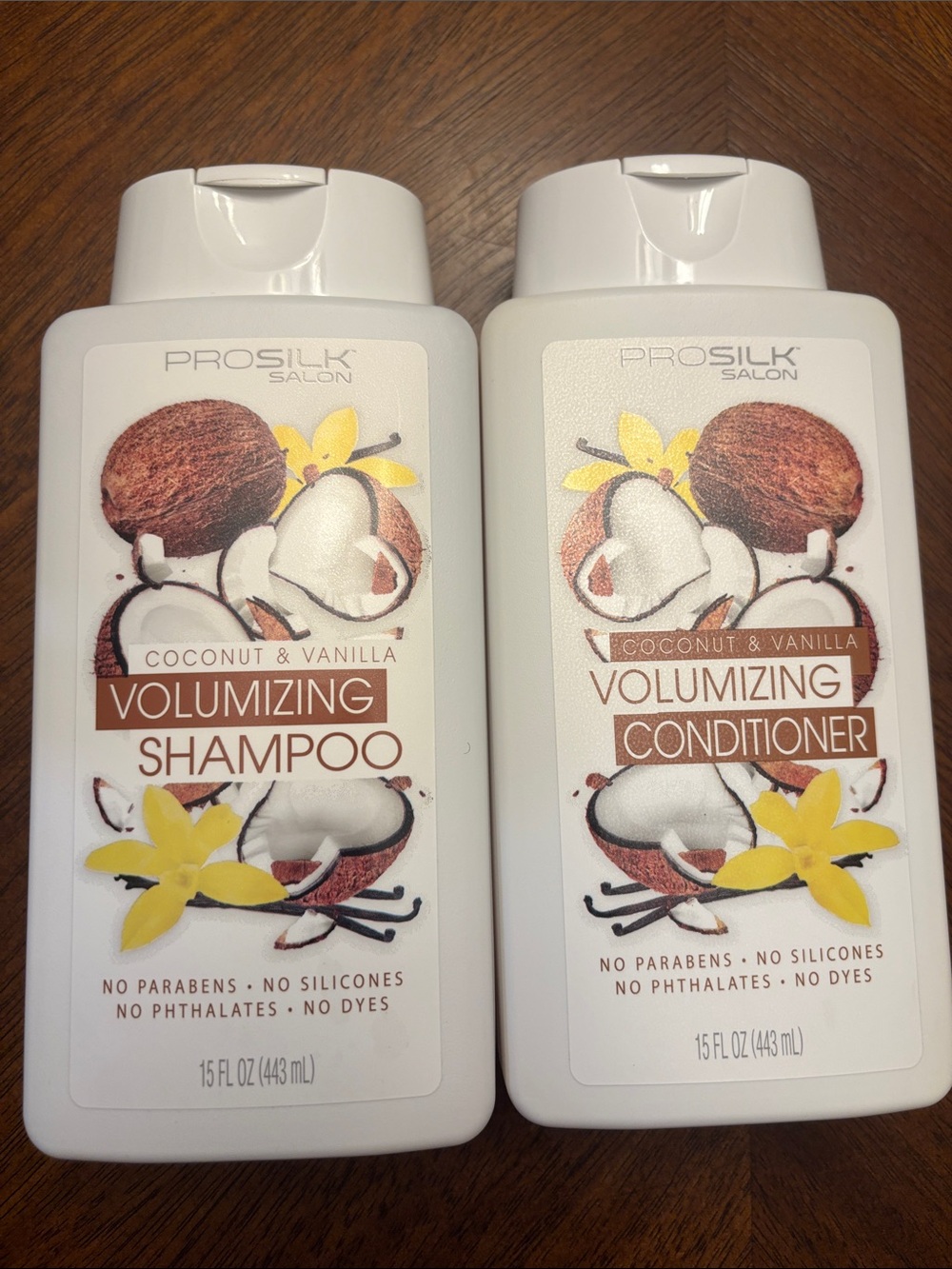 Coconut & Vanilla Volumizing Shampoo - White